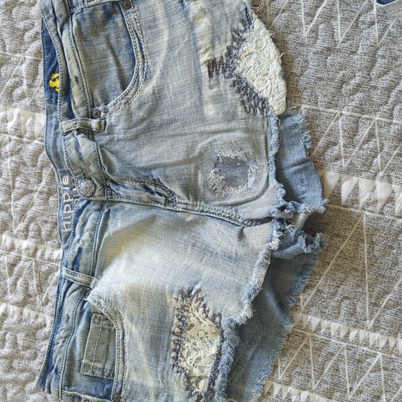 2 pairs of hippy laundry jean shorts - Picture 5 of 8